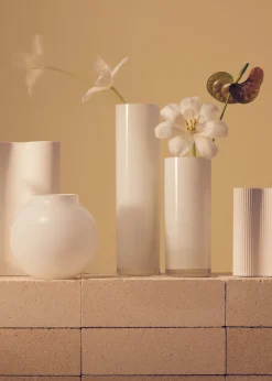 Opal Ball Vase White (M)